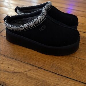 UGG Black Platform Tasmans size 8.5